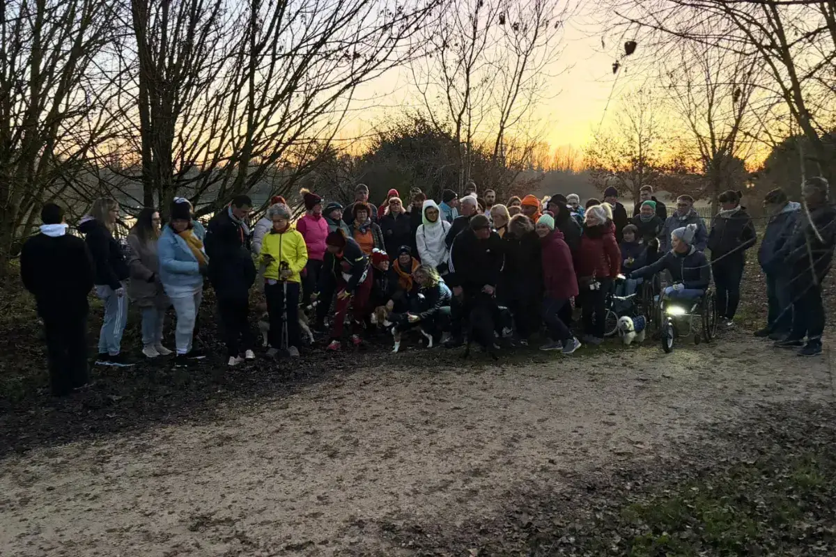 Groupe Héméra avant une randonnée nocturne à Bergerac, au coucher du soleil dans le cadre d'activités nature